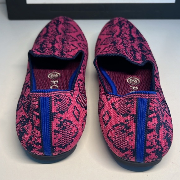 Rothys Fuchsia Navy Snakeskin Python Print Women’s Size 6.5 - Picture 8 of 16